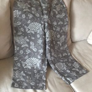 Columbia gray and white capris